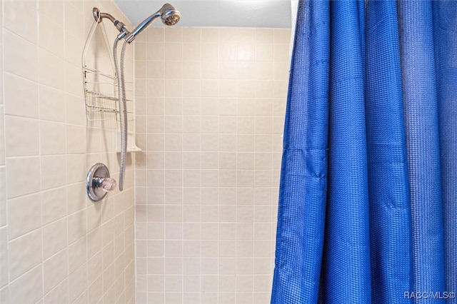 bathroom featuring a shower with curtain