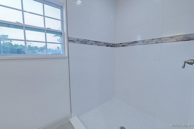 bathroom featuring tiled shower