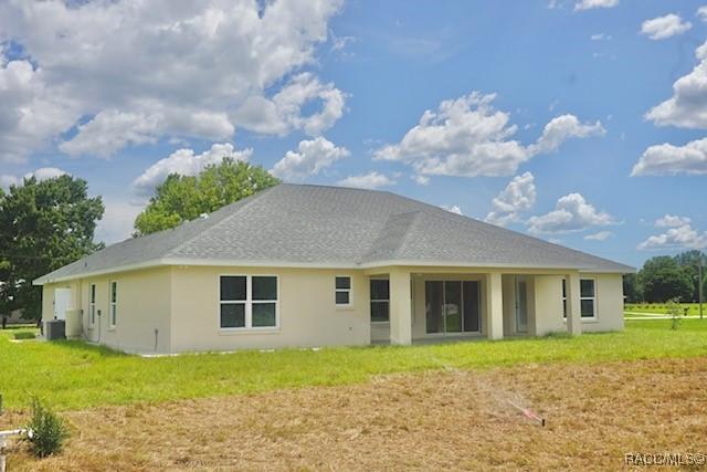 653 E Connecticut Ln, Hernando, FL 34442 - back of property with stucco siding and a yard
