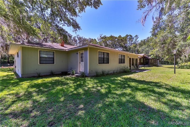 single story home featuring a front yard