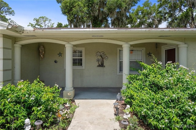 4015 E Parsons Point Rd, Hernando, FL 34442 - entrance to property featuring stucco siding