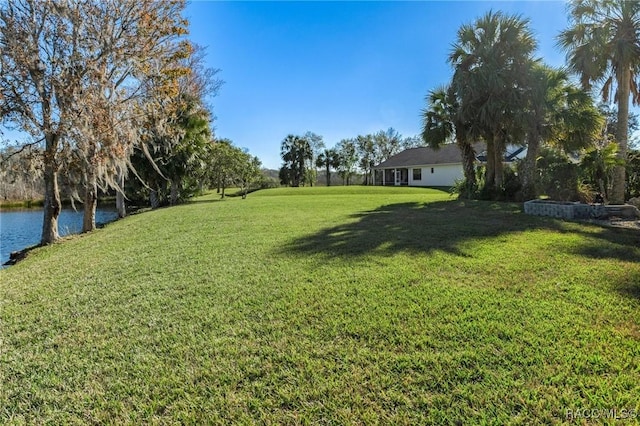 view of yard featuring a water view