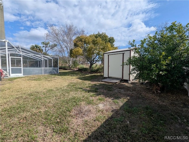 view of yard featuring a storage unit