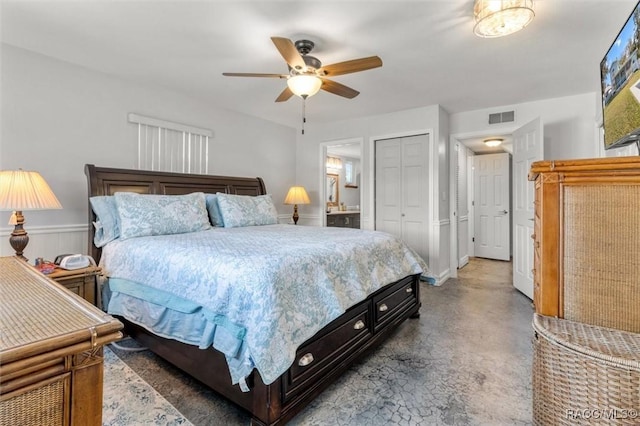 bedroom featuring ceiling fan, a closet, and connected bathroom