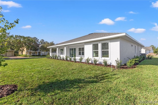 view of front of house with a front lawn