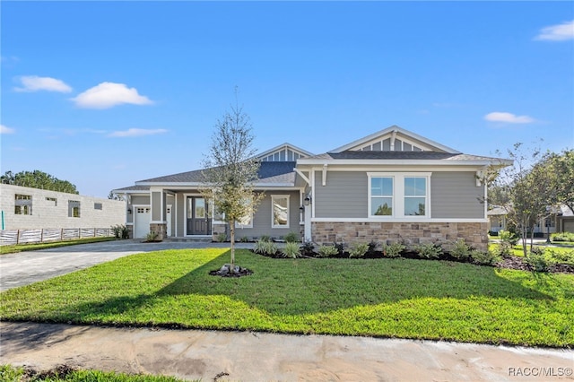 view of front of property featuring a garage and a front yard