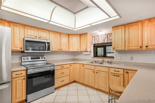 262 N Indianapolis Ave, Hernando, FL 34442 - kitchen featuring stainless steel appliances, a sink, and light brown cabinets
