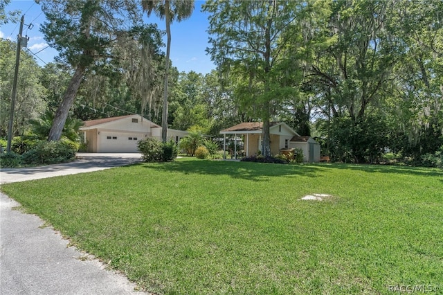 view of yard with a garage