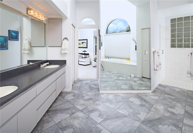 270 E Keller Ct, Hernando, FL 34442 - full bath featuring a bath, double vanity, and a high ceiling