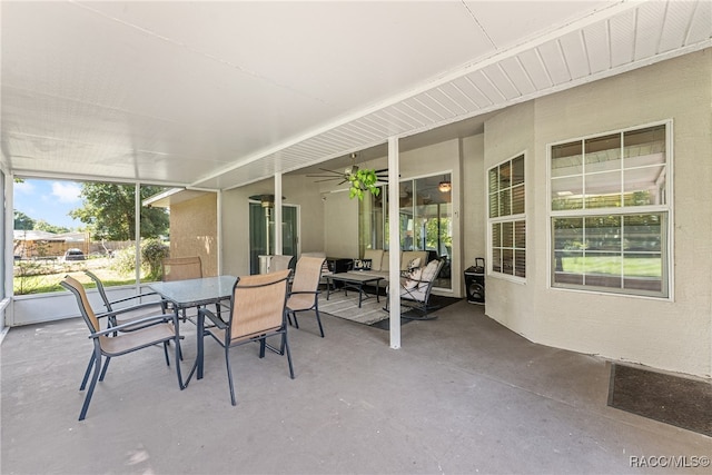 sunroom with ceiling fan