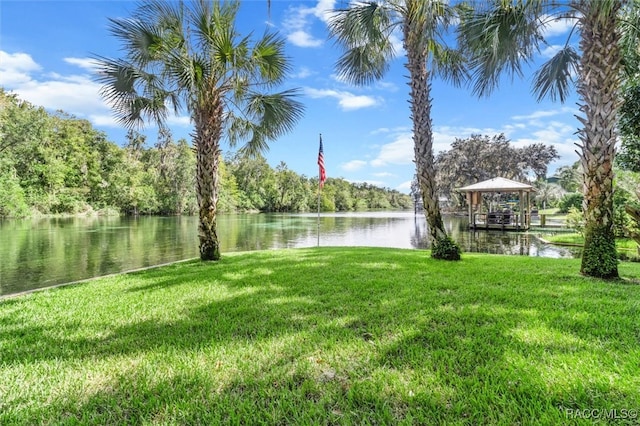 view of yard featuring a water view