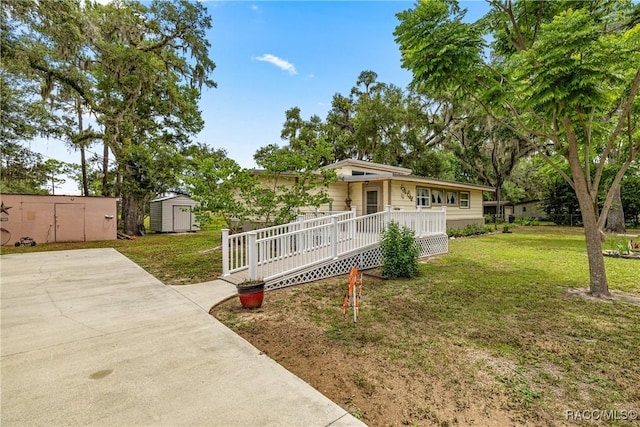 22535 SW 117th St, Dunnellon, FL 34431 - view of front facade with a shed and a front lawn