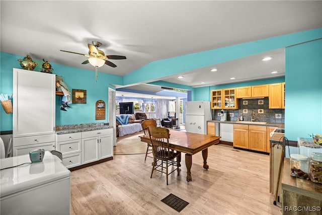 22535 SW 117th St, Dunnellon, FL 34431 - dining room with a ceiling fan, light wood-style floors, and recessed lighting