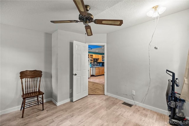 22535 SW 117th St, Dunnellon, FL 34431 - unfurnished room with light wood-type flooring, a ceiling fan, and a textured ceiling