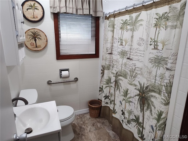 bathroom with vanity, curtained shower, and toilet