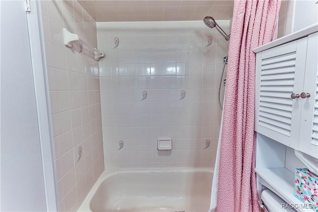 full bath with shower / bathtub combination with curtain