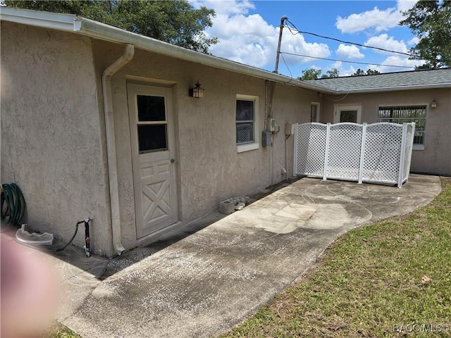215 S Jefferson St, Beverly Hills, FL 34465 - entrance to property featuring stucco siding and a patio