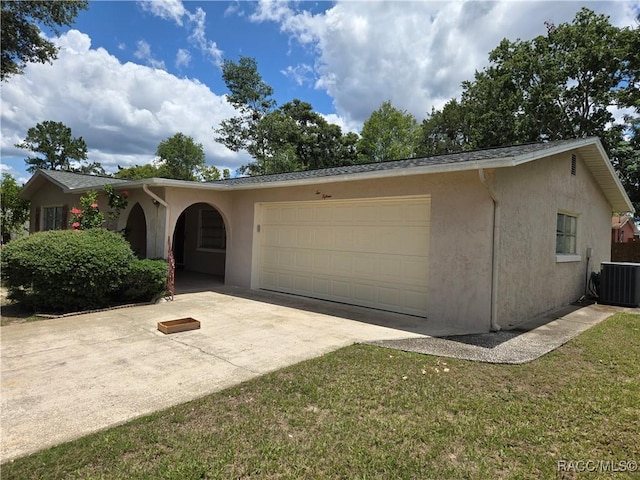 215 S Jefferson St, Beverly Hills, FL 34465 - single story home featuring stucco siding, driveway, a garage, and a front yard