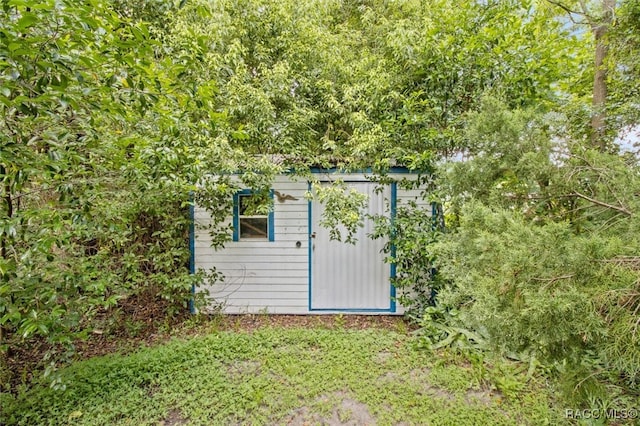 view of outbuilding