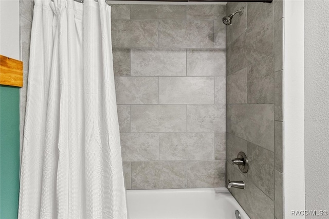 bathroom with shower / tub combo