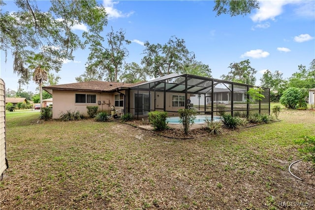 522 Hiawatha Ave, Inverness, FL 34452 - back of property featuring stucco siding, a yard, an outdoor pool, and a lanai