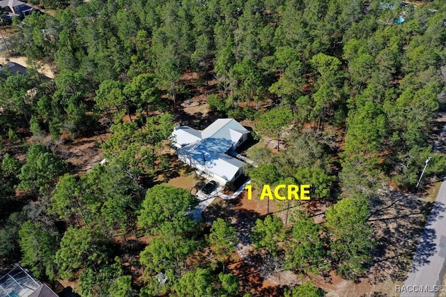 bird's eye view featuring a wooded view