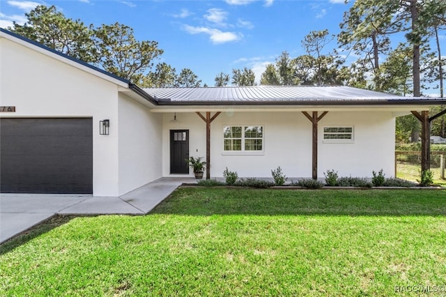 ranch-style house featuring a front yard and a garage