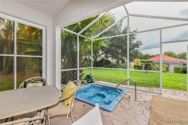 916 W Skyview Crossing Dr, Hernando, FL 34442 - sunroom with a hot tub, vaulted ceiling, and healthy amount of natural light