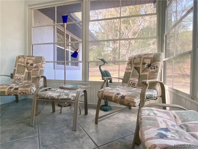 sunroom / solarium with a healthy amount of sunlight