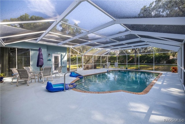 2 Nancy Pkwy, Yankeetown, FL 34498 - swimming pool featuring a patio area and glass enclosure
