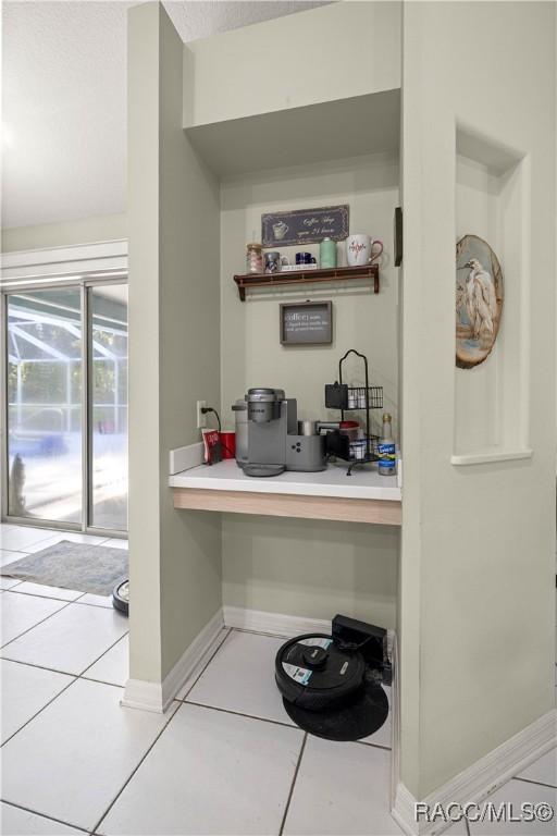2 Nancy Pkwy, Yankeetown, FL 34498 - bar featuring tile patterned flooring and baseboards