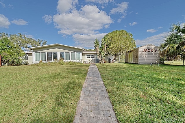 view of front facade with a front yard