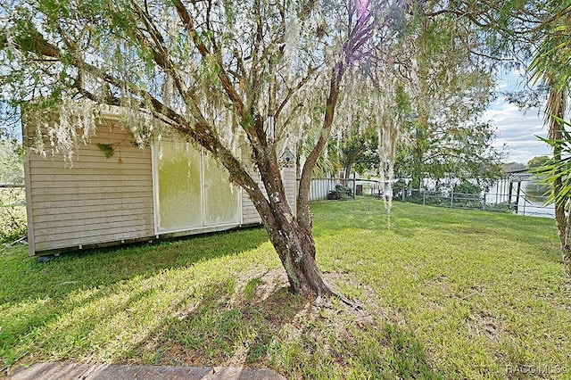 view of yard with a shed