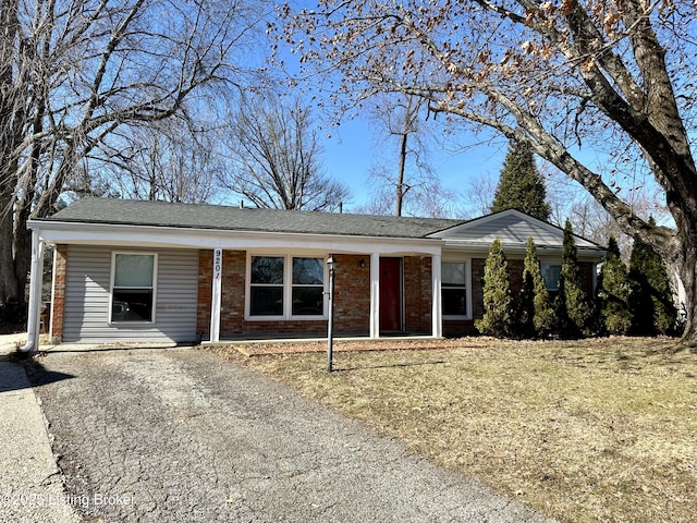 single story home with a front yard