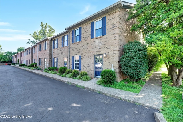 2841 Hikes Ln Unit 101, Louisville, KY 40218 - photo 1