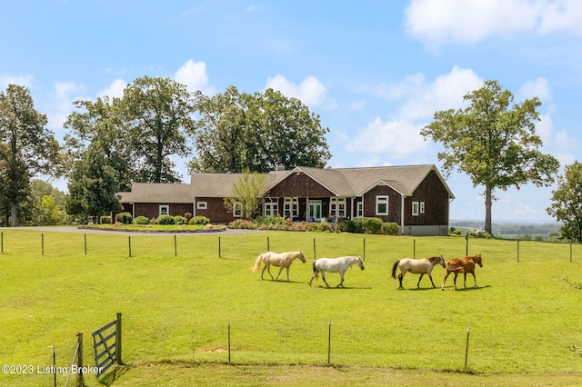 view of yard featuring a rural view