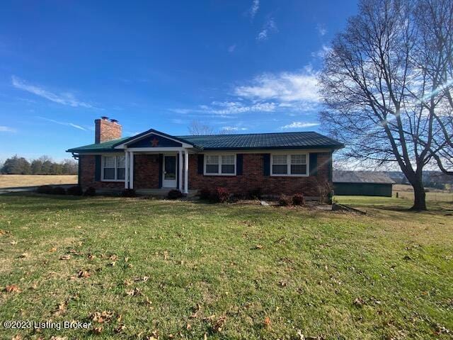 single story home featuring a front yard