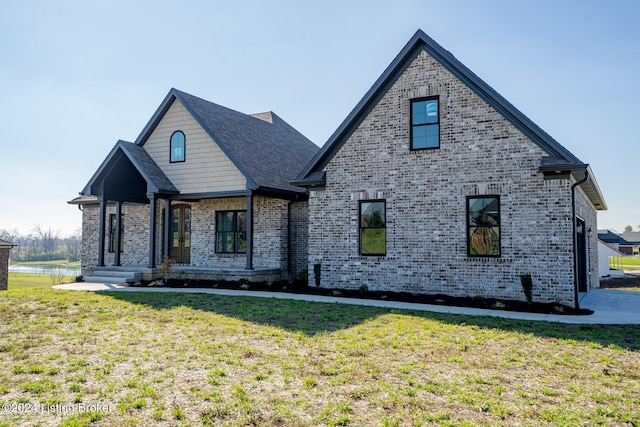 view of front facade with a front lawn