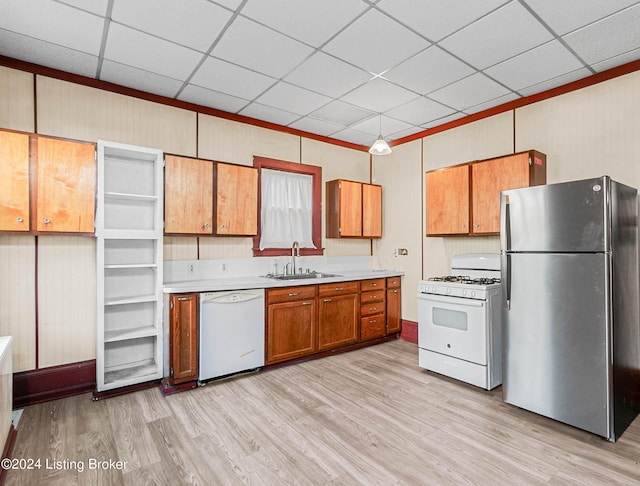 kitchen featuring light hardwood / wood-style floors, crown molding, sink, white appliances, and a paneled ceiling