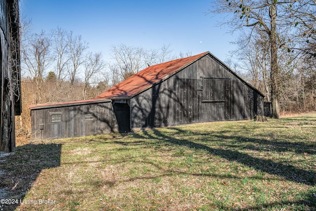 view of shed / structure featuring a yard