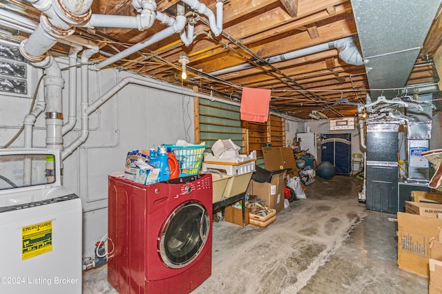 basement featuring independent washer and dryer