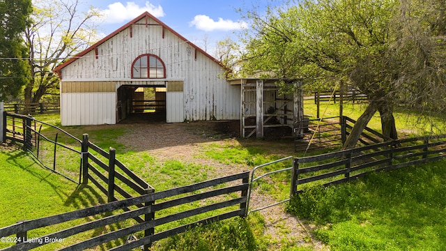 view of yard with an outdoor structure