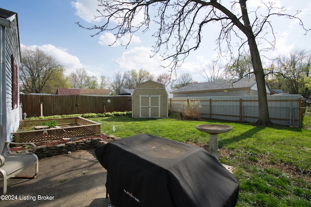 view of yard featuring a storage shed, an outbuilding, and a fenced backyard