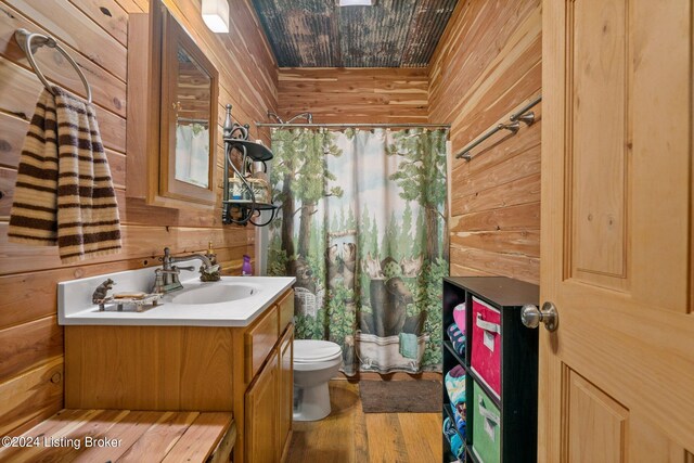 1478 Robbin Ln, Cub Run, KY 42729 - full bathroom featuring a shower with curtain, toilet, wood walls, and vanity