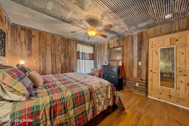 1478 Robbin Ln, Cub Run, KY 42729 - bedroom with a ceiling fan, wood finished floors, and wooden walls