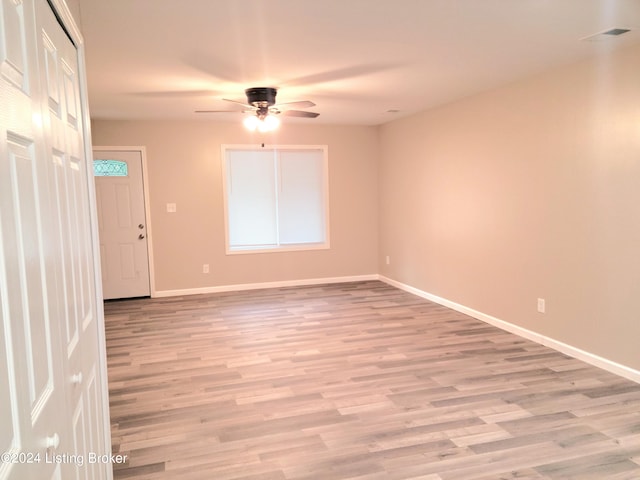 empty room featuring light hardwood / wood-style floors and ceiling fan