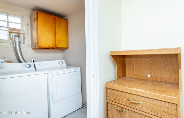 washroom featuring cabinets and washing machine and clothes dryer