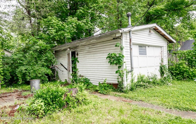 view of side of property with an outbuilding