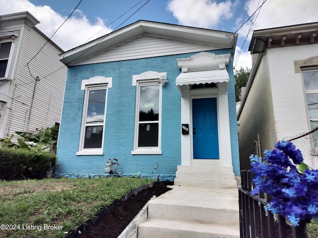 view of front of property