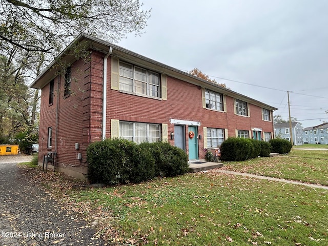 view of front of house with a front yard